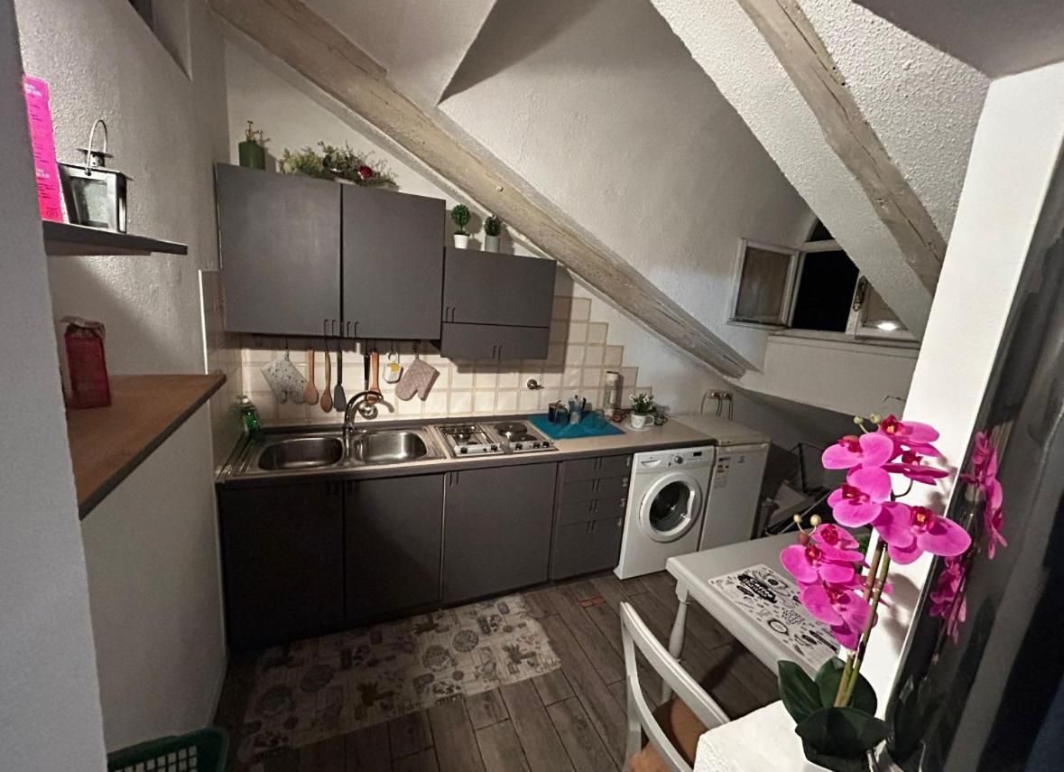 Bodoni Star Apartment